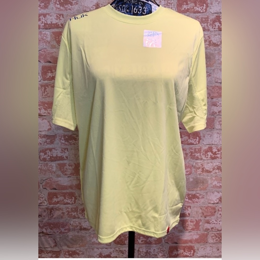 NWT HUK Men’s Activewear Tshirt (Small)